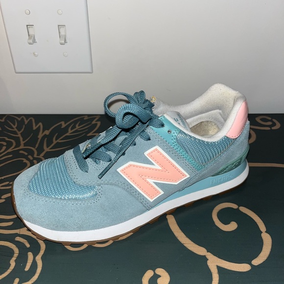 Brand new 574 New Balance - Picture 1 of 3